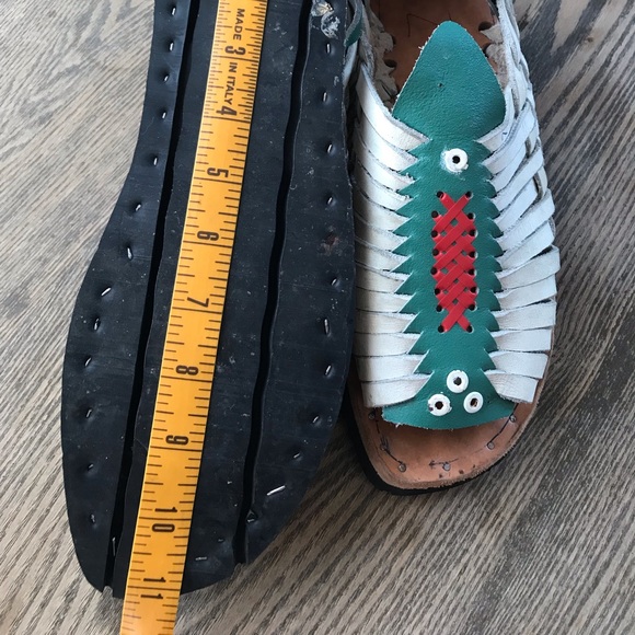 Multicolor sandals crafted by hand in Mexico. - Picture 3 of 5